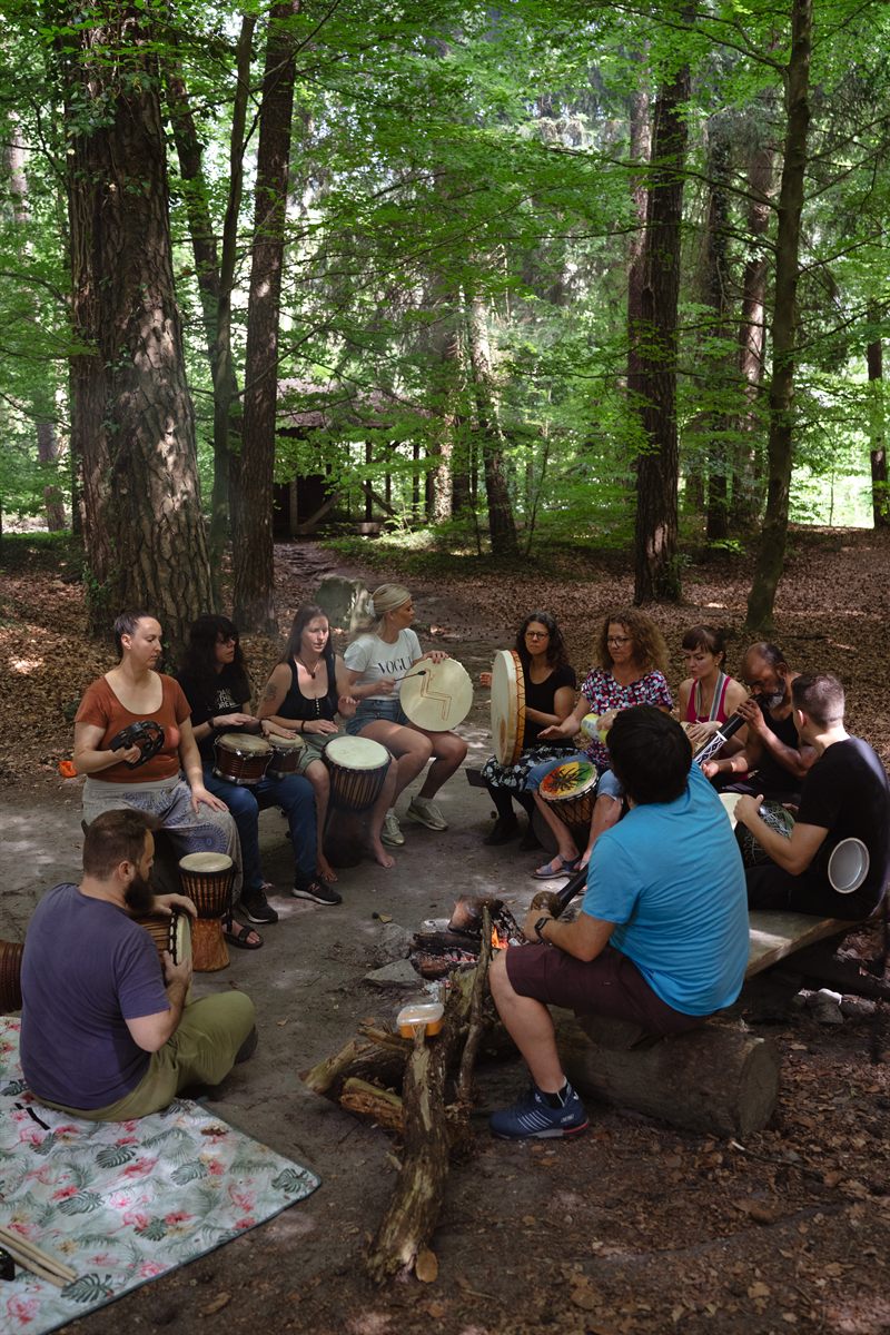 Eine Trommelrunde im Wald