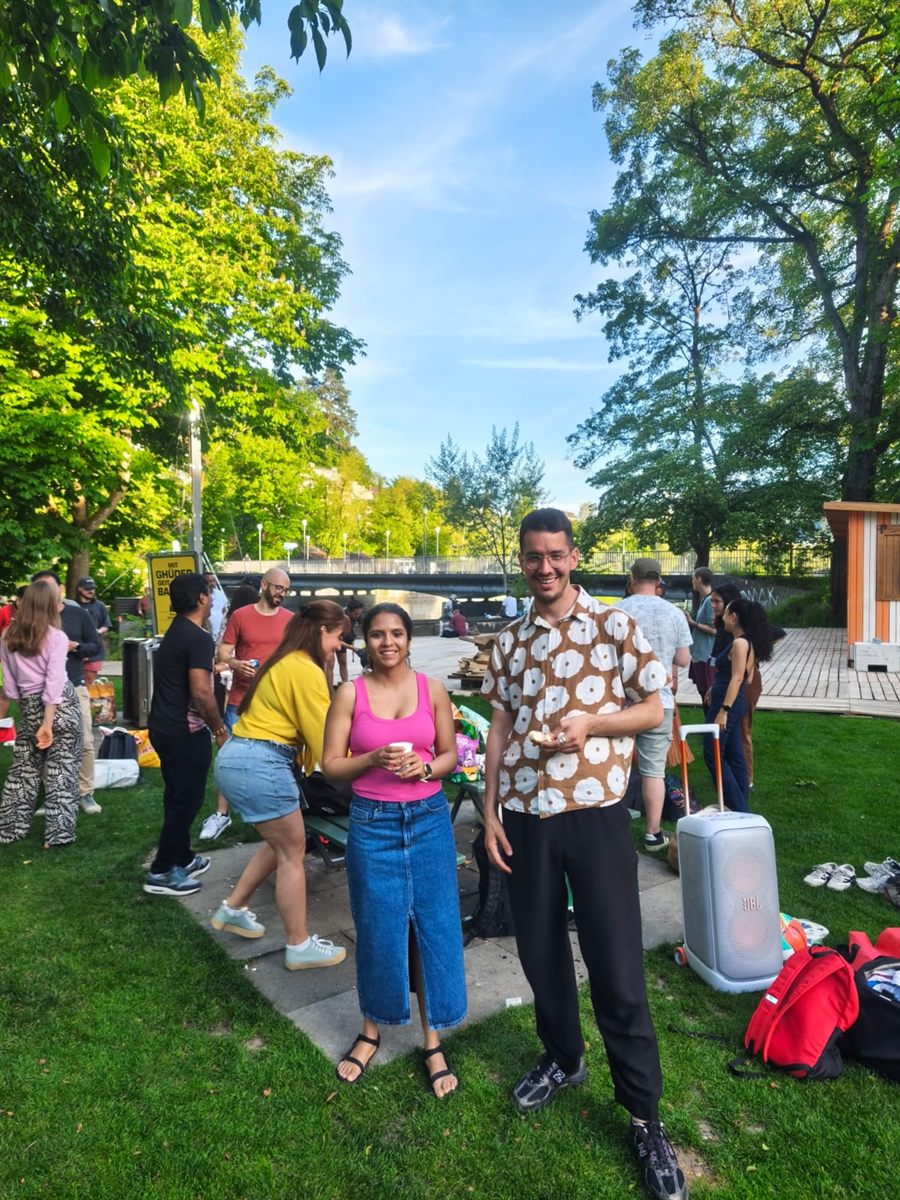 Zwei von uns beim Picknick